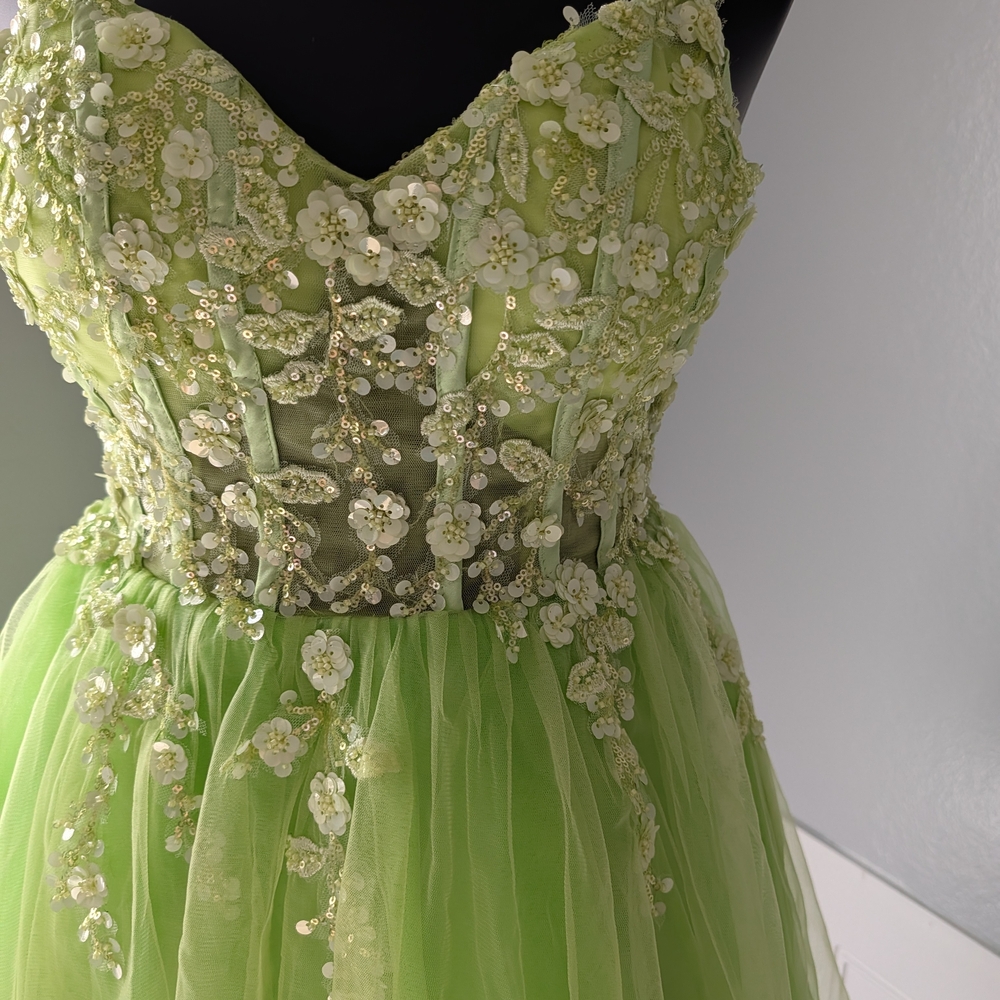 Elegant Green Floral Mini Dress